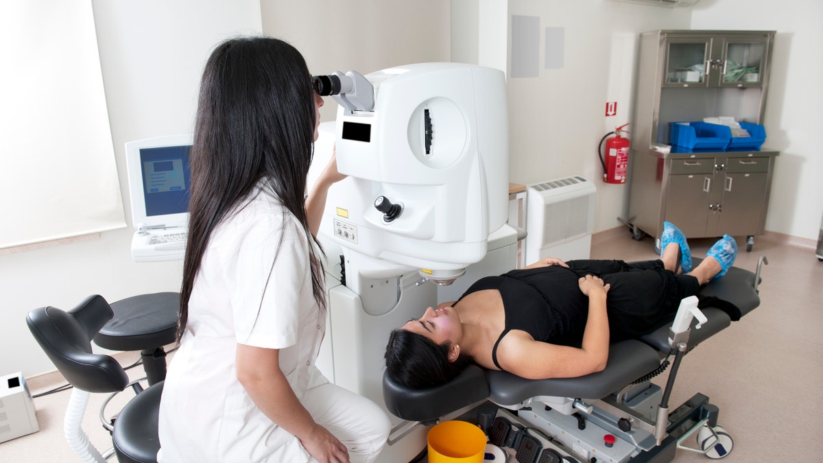 laser_eye_surgery_istock