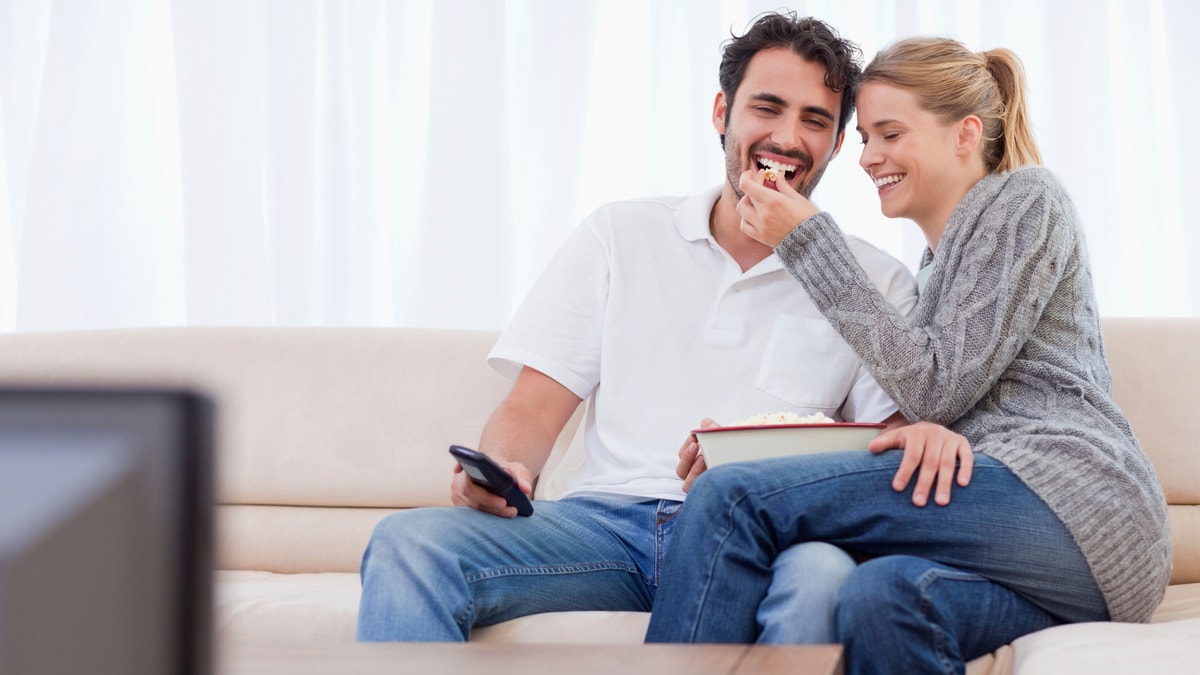 couple_watching_movie_netflix_istock