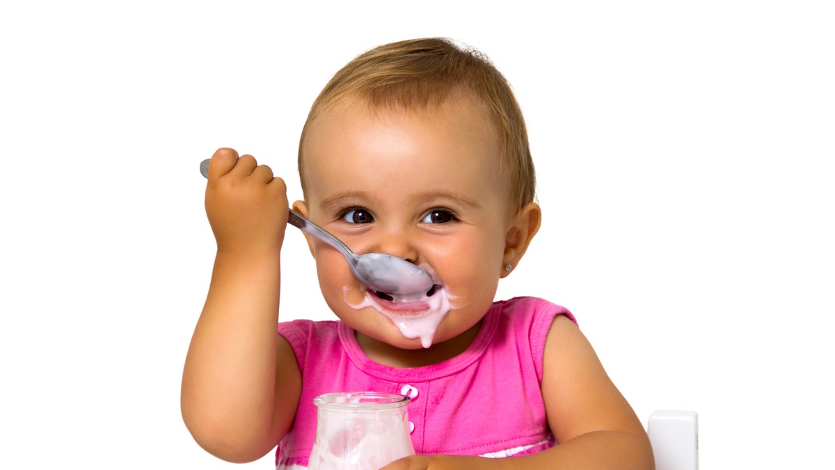 baby_eating_yogurt_istock