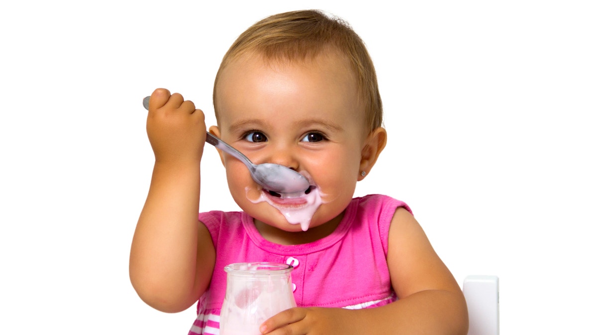 baby_eating_yogurt_istock