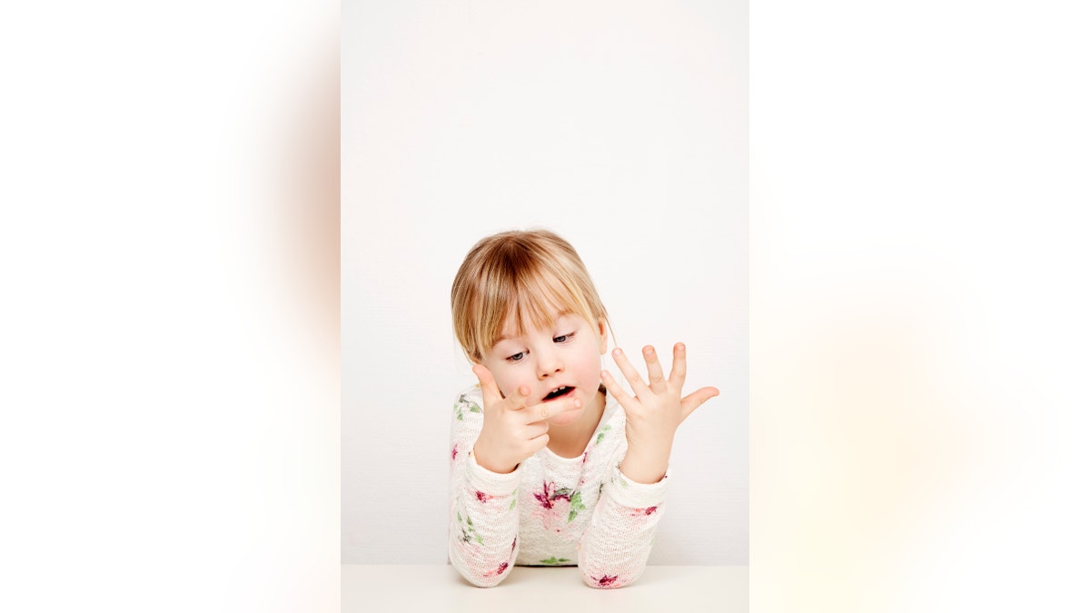 girl_counting_fingers_istock
