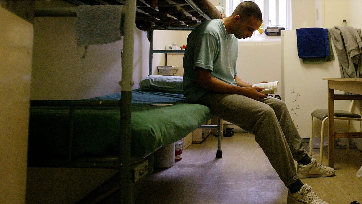2004608IW008_Prison