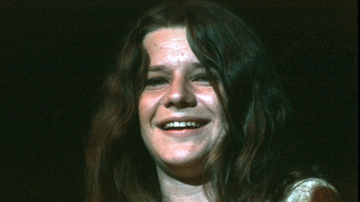 UNITED STATES - CIRCA 1960:  Photo of Janis Joplin  (Photo by Paul Ryan/Michael Ochs Archives/Getty Images)