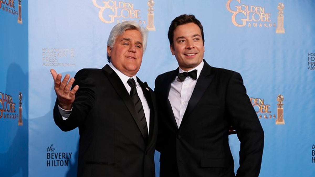 Late night talk show hosts Jay Leno (L) and Jimmy Fallon pose backstage at the 70th annual Golden Globe Awards in Beverly Hills, California, January 13, 2013.  REUTERS/Lucy Nicholson (UNITED STATES  - Tags: ENTERTAINMENT)   (GOLDENGLOBES-BACKSTAGE) - TB3E91E0AF8VJ