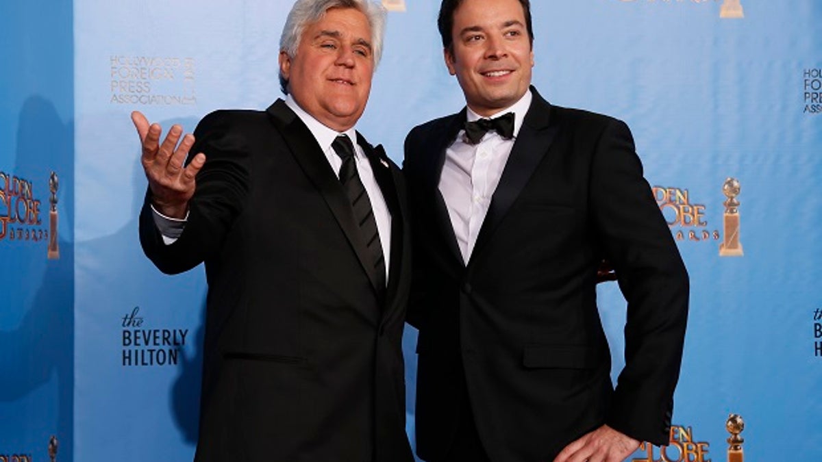 Late night talk show hosts Jay Leno (L) and Jimmy Fallon pose backstage at the 70th annual Golden Globe Awards in Beverly Hills, California, January 13, 2013.  REUTERS/Lucy Nicholson (UNITED STATES  - Tags: ENTERTAINMENT)   (GOLDENGLOBES-BACKSTAGE) - TB3E91E0AF8VJ