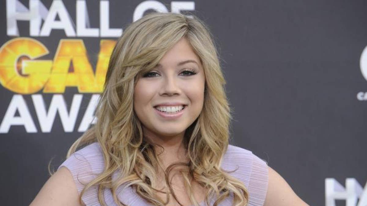 Racy Lingerie Selfies of Nickelodeon s iCarly Star Jennette