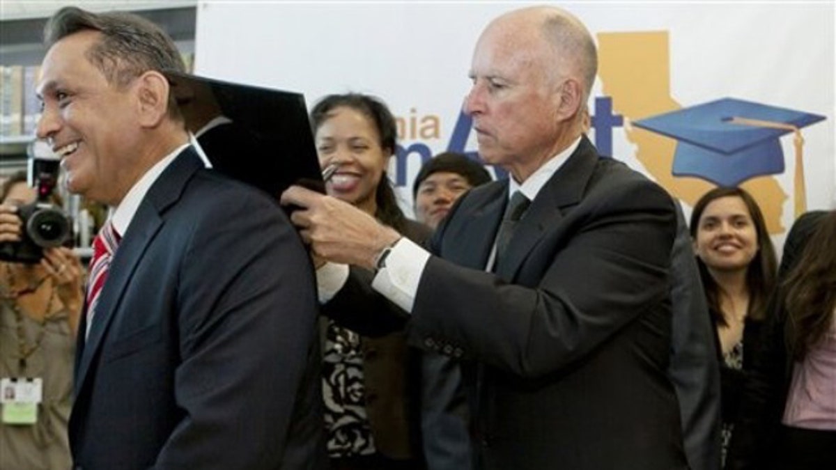 Governor Brown Signs Second Half Of California Dream Act | Fox News