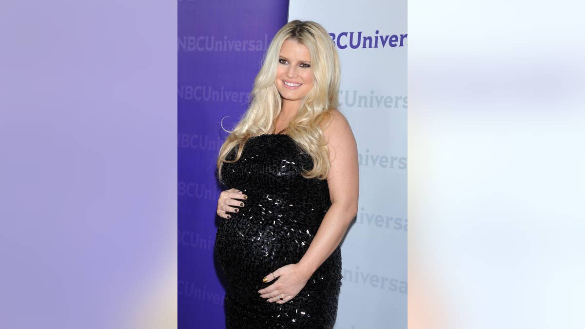 When%20Jessica%20Simpson%20was%20pregnant%20with%20her%20daughter%20Maxwell%2C%20she%20confessed%20to%20%E2%80%9CExtra%E2%80%9D%20host%20Mario%20Lopez%20that%20she%20%E2%80%9Chad%20a%20buttered%20Pop%20Tart%E2%80%9D%20that%20morning%20and%20was%20eating%20a%20lot%20of%20comfort%20foods%20from%20her%20childhood.%20%E2%80%9CI%20have%20given%20in%20to%20my%20cravings%2C%E2%80%9D%20said%20the%20singer-turned-fashion%20mogul.%20%E2%80%9CI%E2%80%99m%20like%20%E2%80%98Yeah%2C%20I%20can%20do%20it.%E2%80%99%20We%E2%80%99ll%20worry%20about%20the%20rest%20afterwards.%E2%80%9D%0A%C2%A0%0A