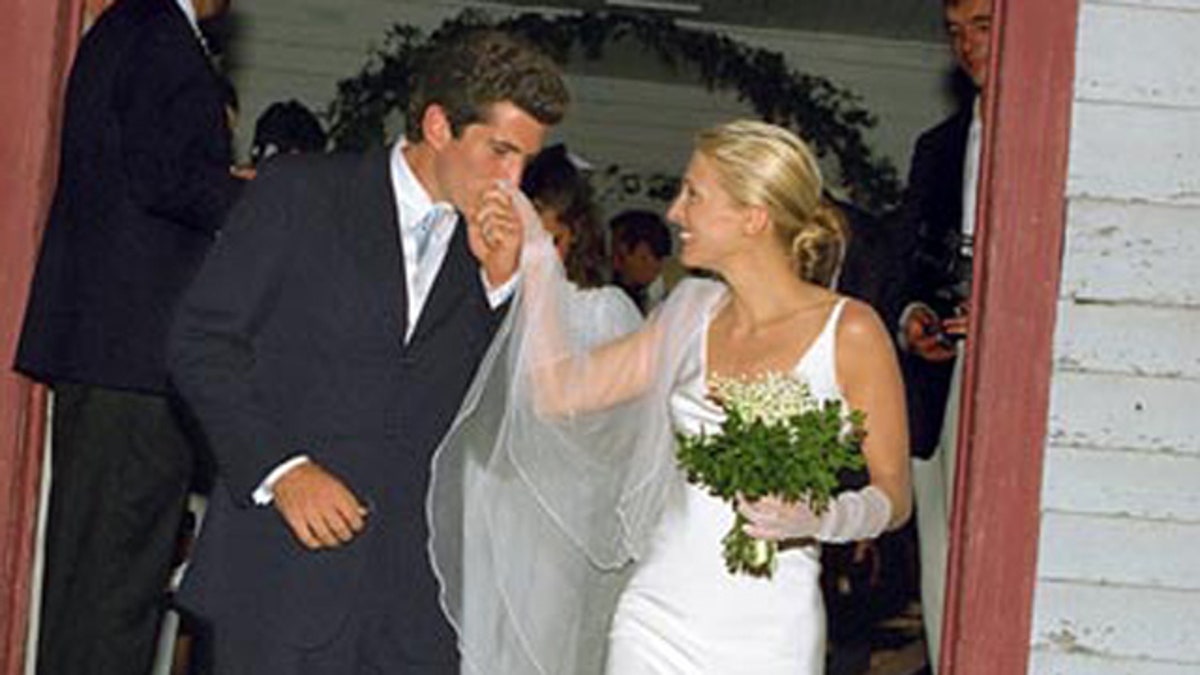 Jfk jr wife outlet wedding gown