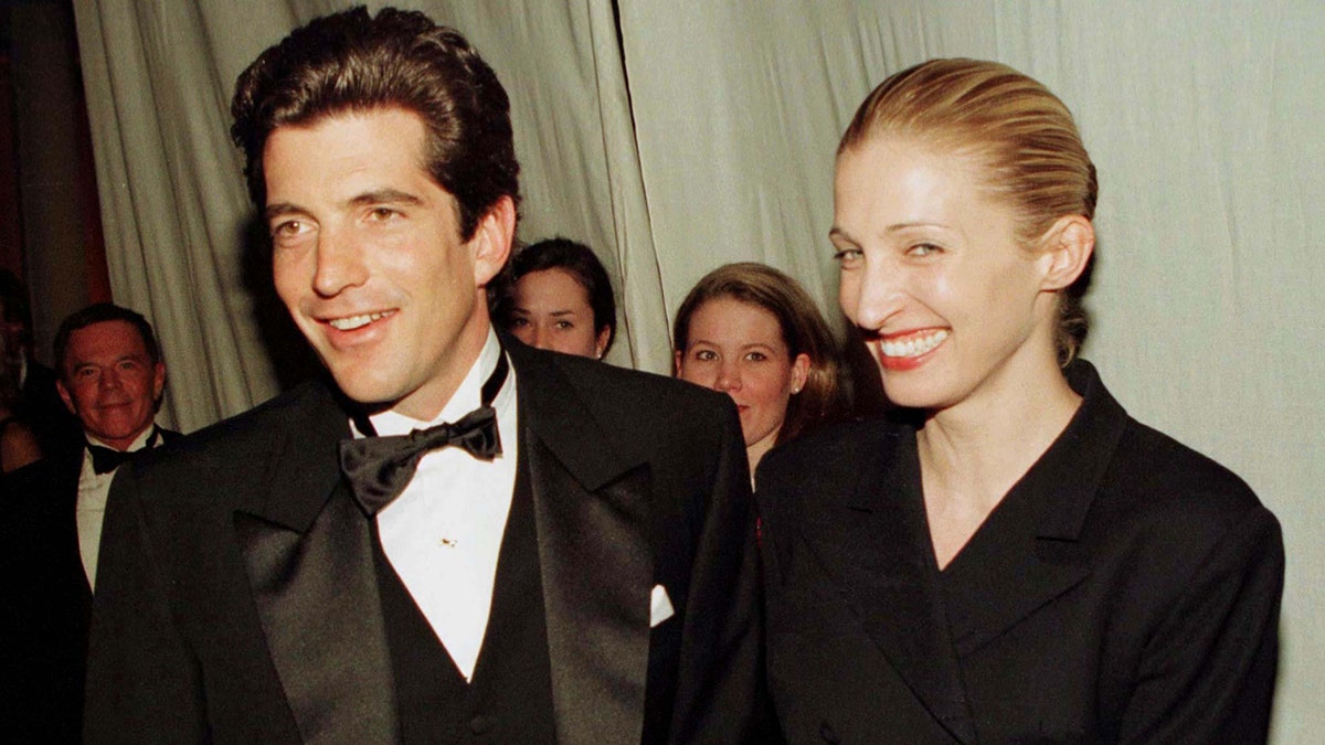 John F. Kennedy Jr. and his wife Carolyn Bessette stop for photographers after Kennedy presented actor Robert De Niro with the Municipal Art Society of New York's Jacquiline Kennedy Onassis Medal at a gala dinner in New York, March 4. De Niro was honoured for his outstanding contribution to the preservation of New York City's neighbourhoods.KENNEDY AWARD - RP1DRIDBDFAB