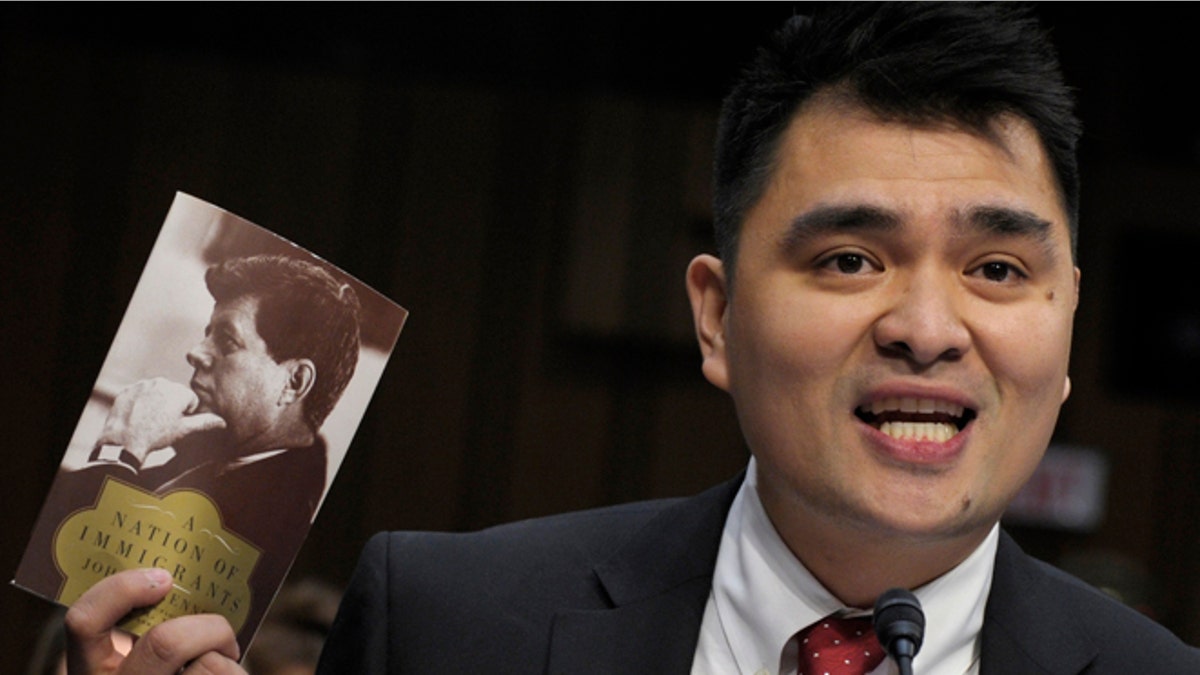 Imigran ilegal pemenang Hadiah Pulitzer dibebaskan setelah ditahan oleh Patroli Perbatasan di Texas