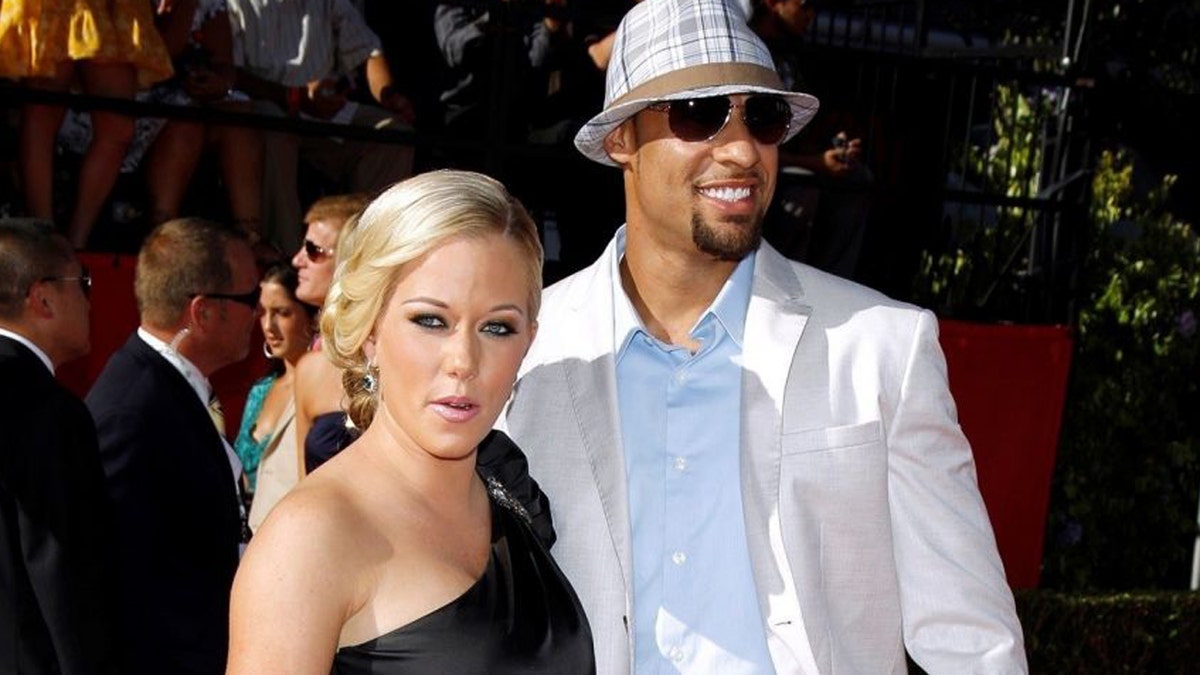 Kendra Wilkinson divorce