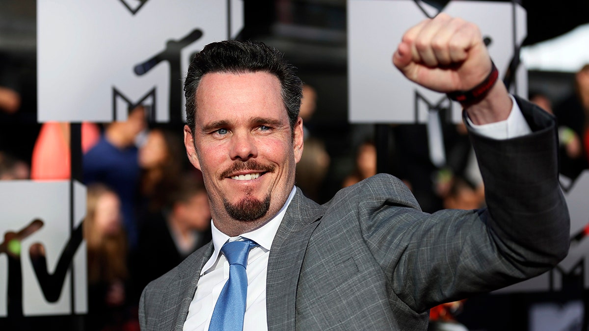 Actor Kevin Dillon arrives at the 2014 MTV Movie Awards in Los Angeles, California April 13, 2014. REUTERS/Danny Moloshok (UNITED STATES - Tags: Entertainment) (MTV-ARRIVALS) - TB3EA4E0388GA