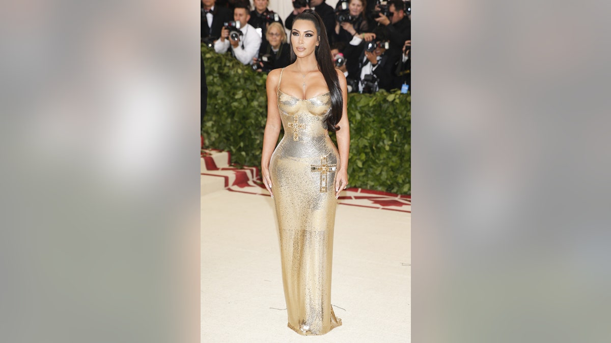 Kim Kardashian arrives at the Metropolitan Museum of Art Costume Institute Gala (Met Gala) to celebrate the opening of âHeavenly Bodies: Fashion and the Catholic Imaginationâ in the Manhattan borough of New York, U.S., May 7, 2018. REUTERS/Carlo Allegri - HP1EE5802579L