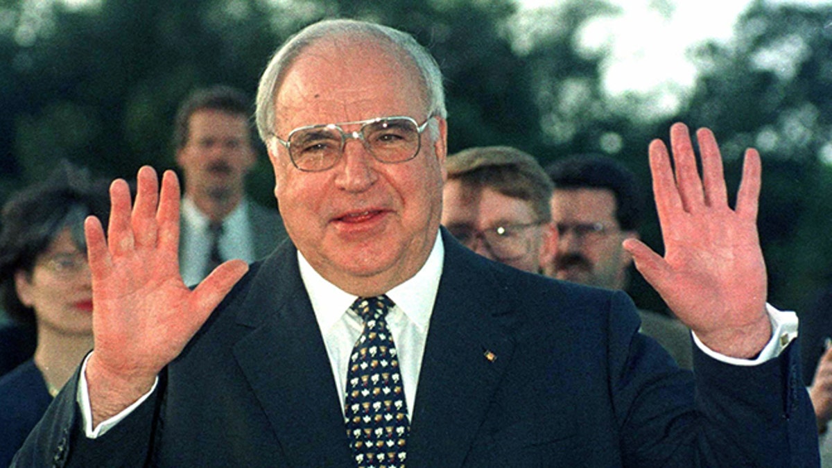Image of German Chancellor Helmut Kohl and Greece Prime Minister