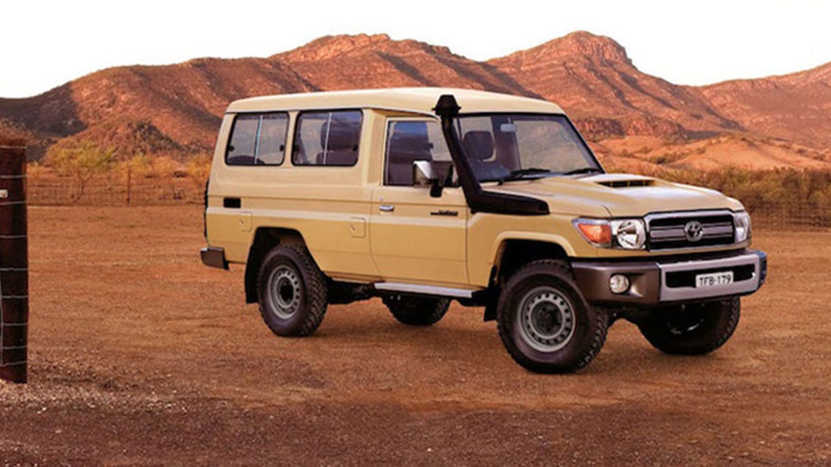 a872c8a3-land cruiser