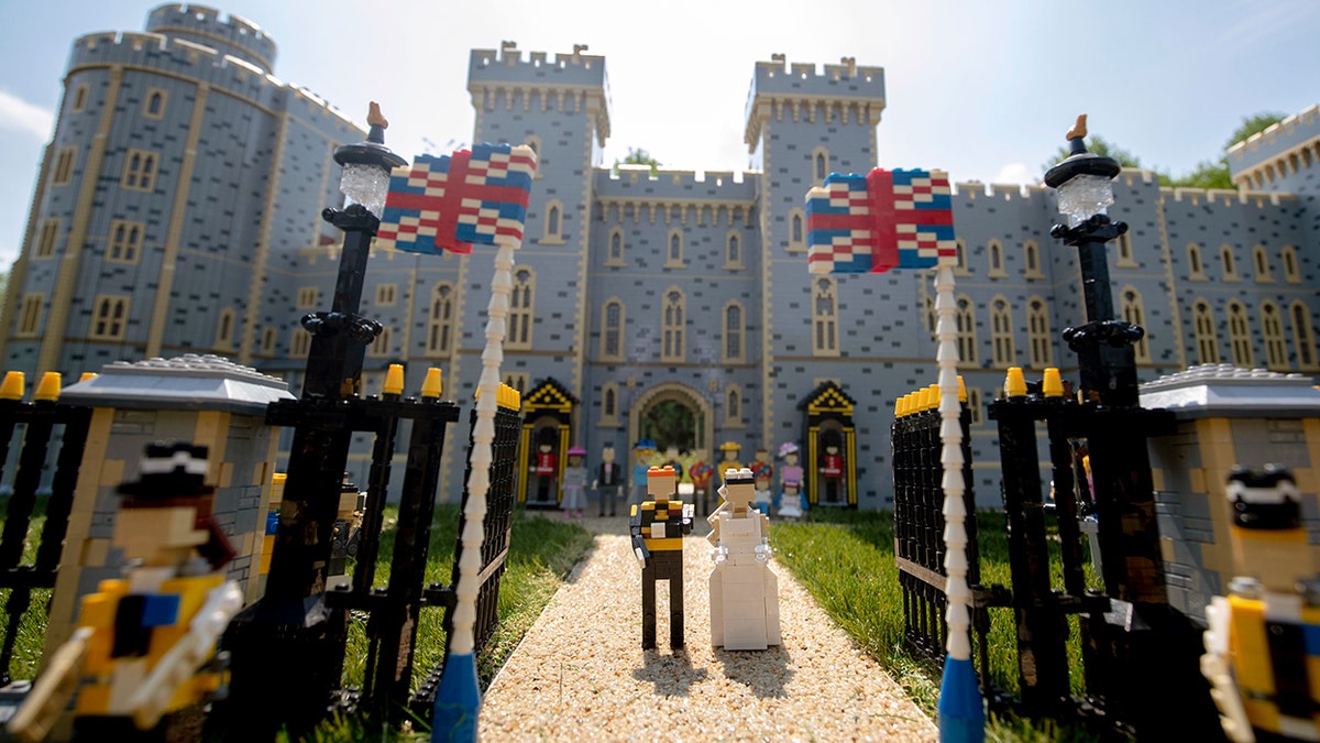 lego royal wedding 3