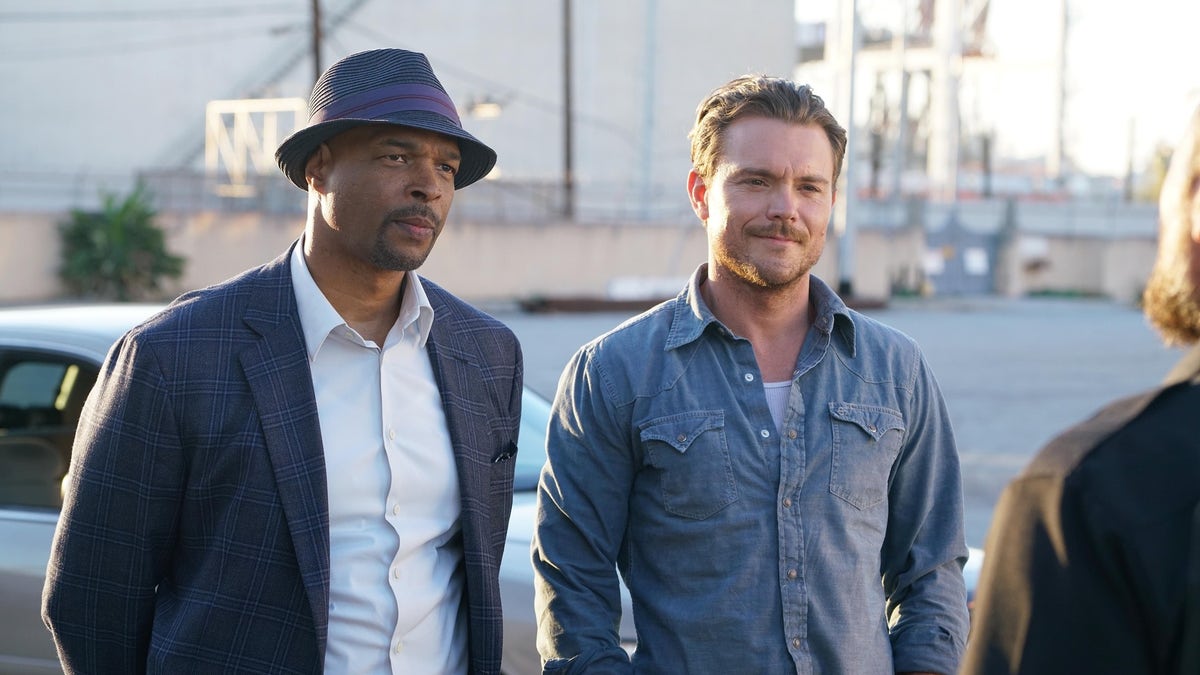 LETHAL WEAPON: L-R: Damon Wayans and Clayne Crawford in LETHAL WEAPON coming soon to FOX. ©2016 Fox Broadcasting Co. Cr: Richard Foreman/FOX