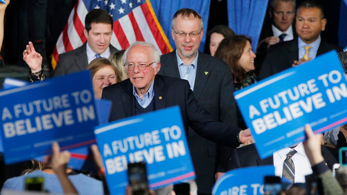 U.S. Democratic presidential candidate and U.S. Senator Bernie Sanders arrives with his wife Jane (L) and son Levi (rear) at his Super Tuesday rally in Burlington, Vermont March 1, 2016. REUTERS/Brian Snyder - TB3EC3202C8RJ