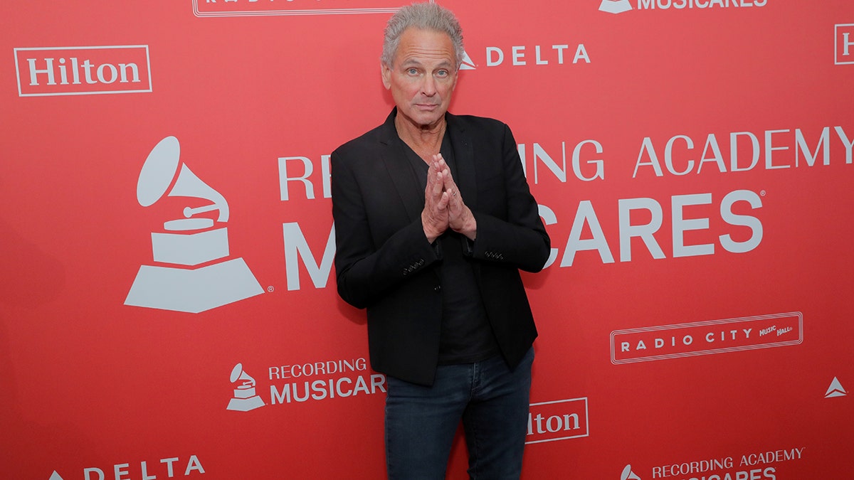 Musician Lindsey Buckingham of Fleetwood Mac arrives to attend the 2018 MusiCares Person of the Year show honoring Fleetwood Mac at Radio City Music Hall in Manhattan, New York, U.S., January 26, 2018.  REUTERS/Andrew Kelly - RC1EA34AAE40