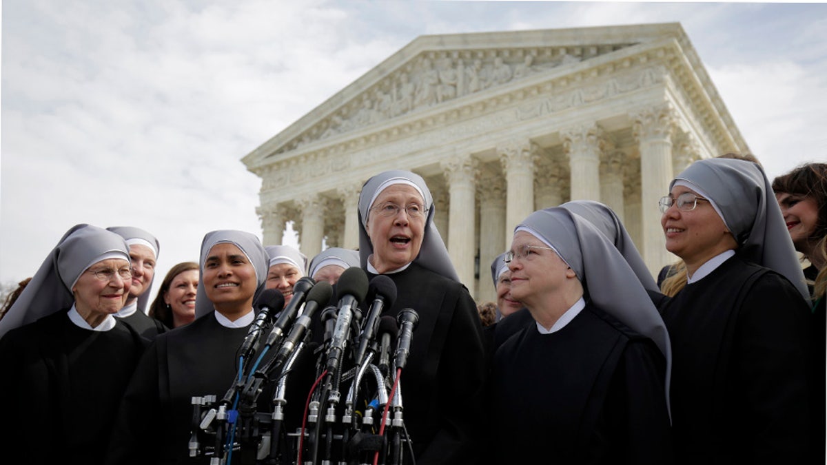 Sister Loraine McGuire with Little Sisters of the Poor speaks to the media after Zubik v. Burwell, an appeal brought by Christian groups demanding full exemption from the requirement to provide insurance covering contraception under the Affordable Care Act, was heard by the U.S. Supreme Court in Washington March 23, 2016. REUTERS/Joshua Roberts      TPX IMAGES OF THE DAY      - D1AESUEWJUAA