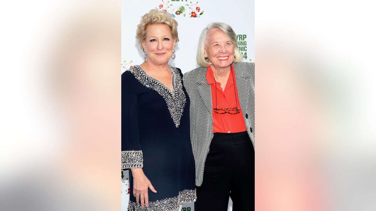 Liz Smith / Bette Midler (AP)