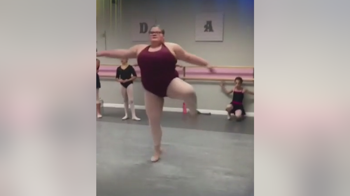 lizzy howell viral ballerina fox 29 instagram
