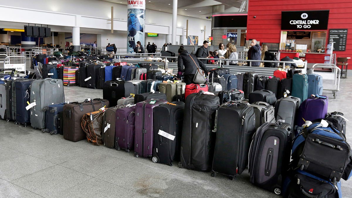 luggage delays jfk AP