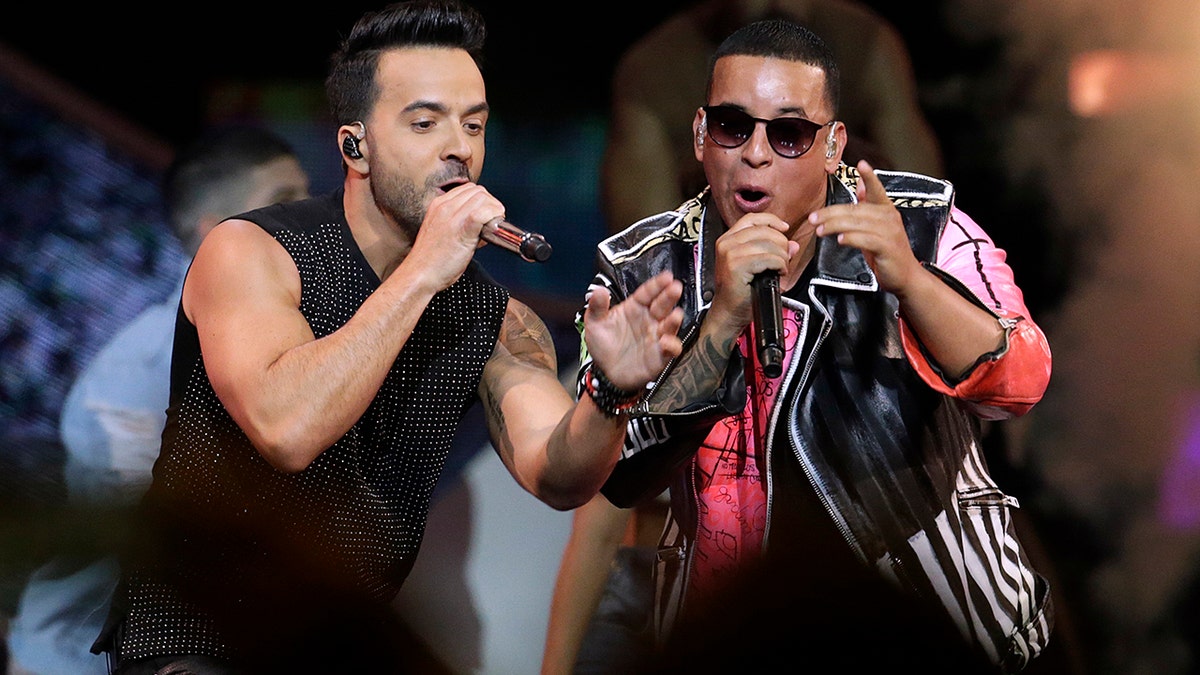 Luis Fonsi daddy yankee ap copy