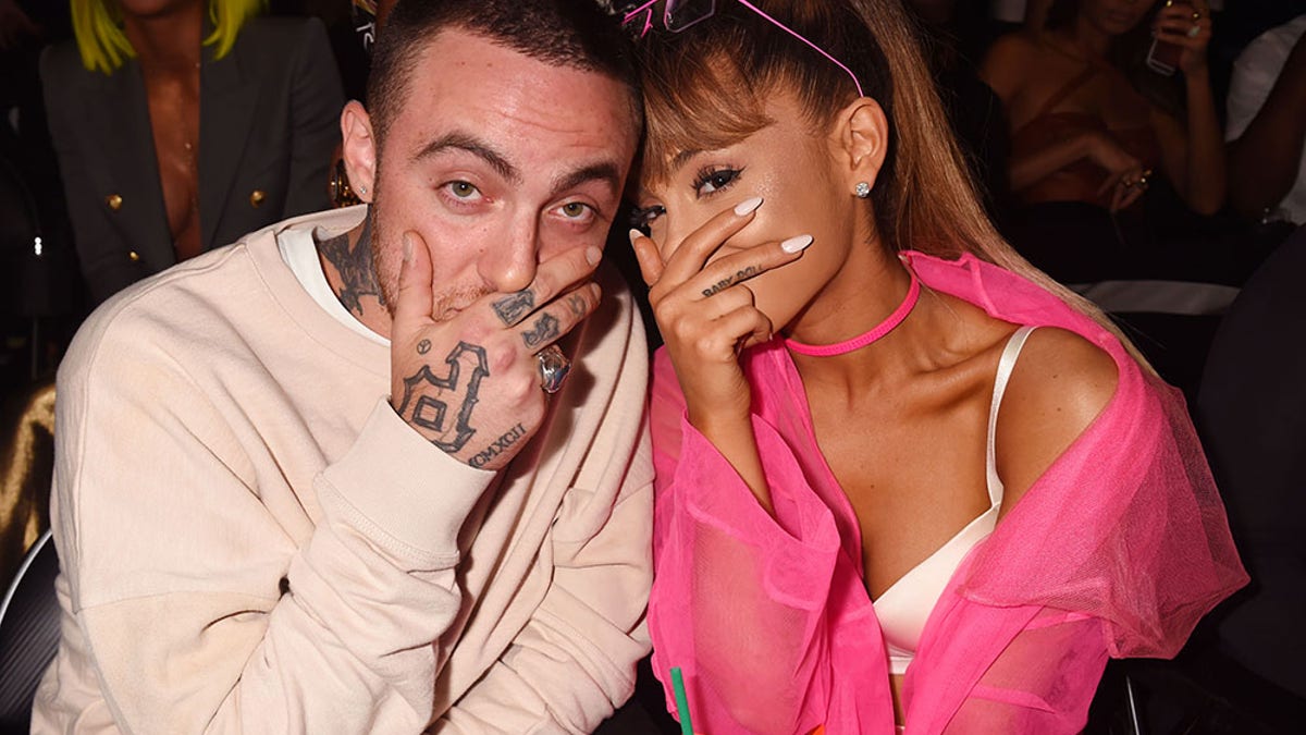 NEW YORK, NY - AUGUST 28:  (EXCLUSIVE COVERAGE) Rapper Mac Miller and singer Ariana Grande pose backstage during the 2016 MTV Video Music Awards at Madison Square Garden on August 28, 2016 in New York City.  (Photo by Jeff Kravitz/FilmMagic)