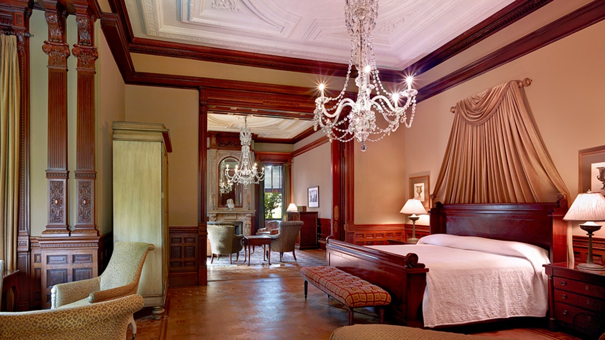 Wentworth Mansion Presidential Suite
