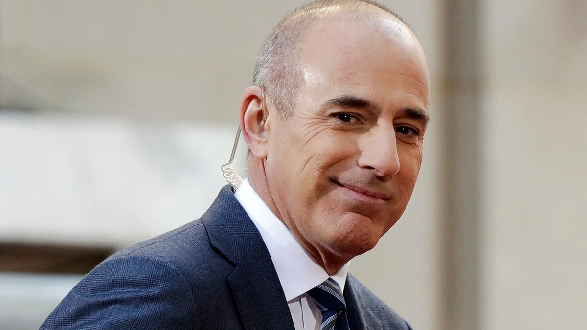 El presentador televisivo Matt Lauer en su estudio de televisiÃ³n en Rockefeller Plaza en Nueva York el 21 de abril del 2016. (AP Photo/Richard Drew, File)