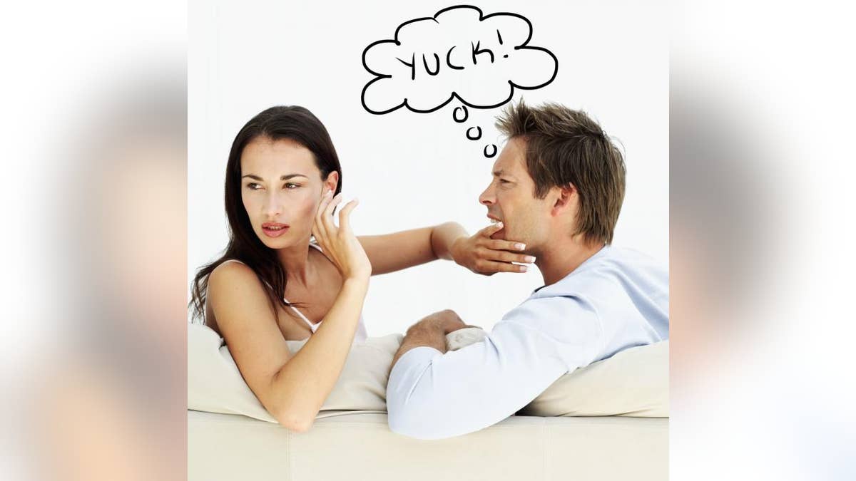 Apakah dia membenci riasanmu?