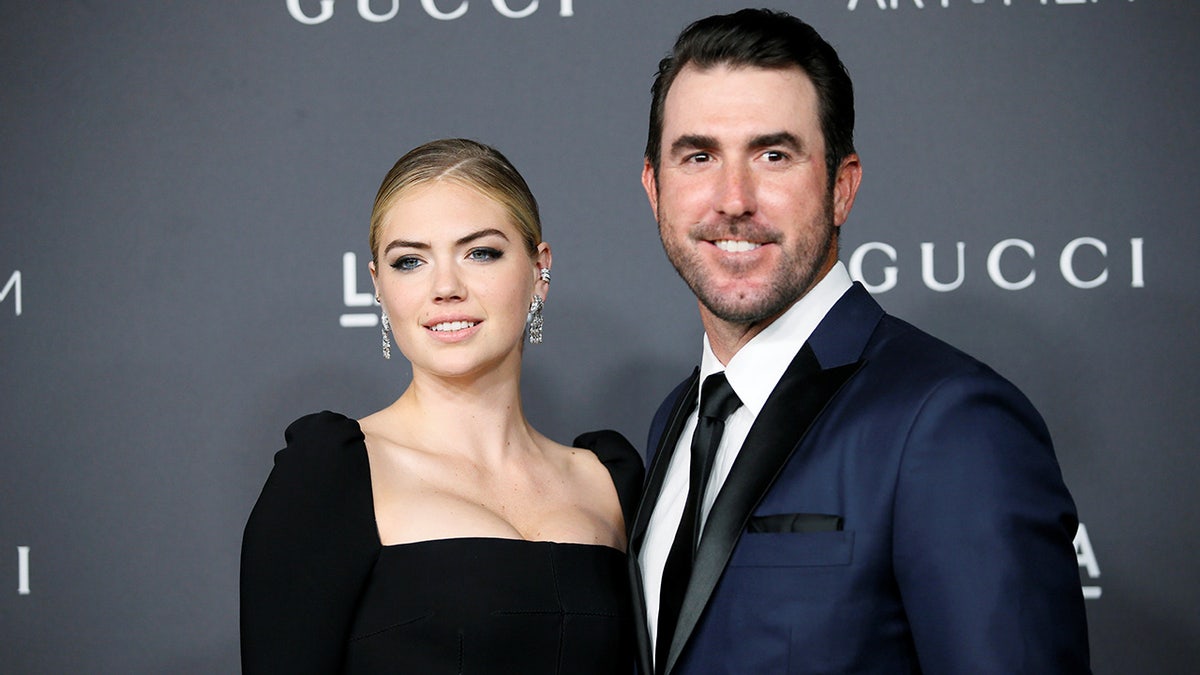Model Kate Upton (L) and Major League Baseball pitcher Justin Verlander (R) pose at the Los Angeles County Museum of Art (LACMA) Art+Film Gala in Los Angeles, October 29, 2016. REUTERS/Danny Moloshok - S1BEUJWPSZAA