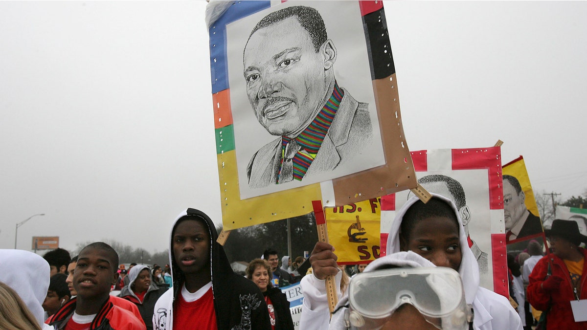 HISPANOS-MARTIN LUTHER KING