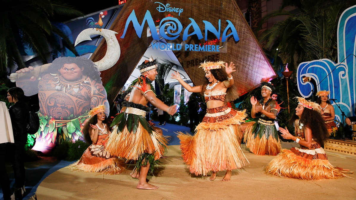 Dancers perform at the entrance of the world premiere of Walt Disney Animation Studios' "Moana" as a part of AFI Fest in Hollywood, California, U.S., November 14, 2016. REUTERS/Danny Moloshok - D1BEUMXWOHAA