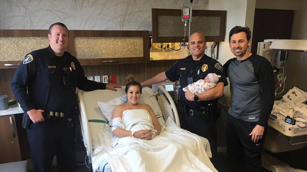 Police Officers Help Mom Deliver Baby In Post Office Parking Lot | Fox News