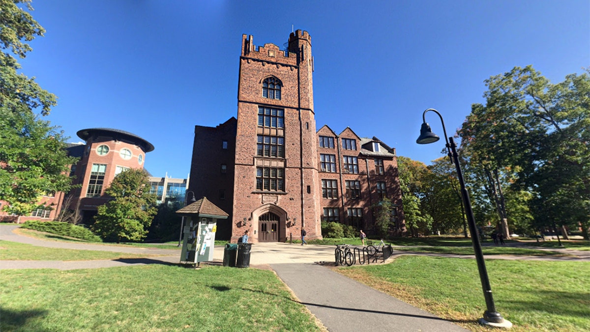 b88f1122-mount holyoke college