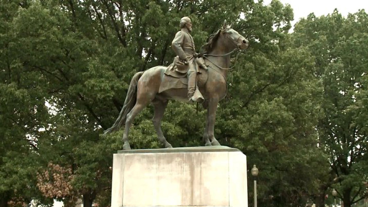 Nathan B Forrest Statue TN wikimedia