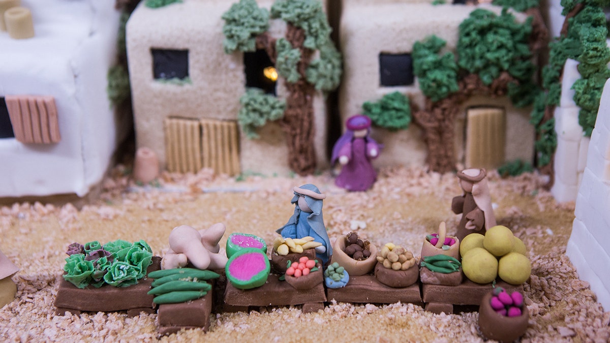 Nativity scene fruit cake 5 SWNS