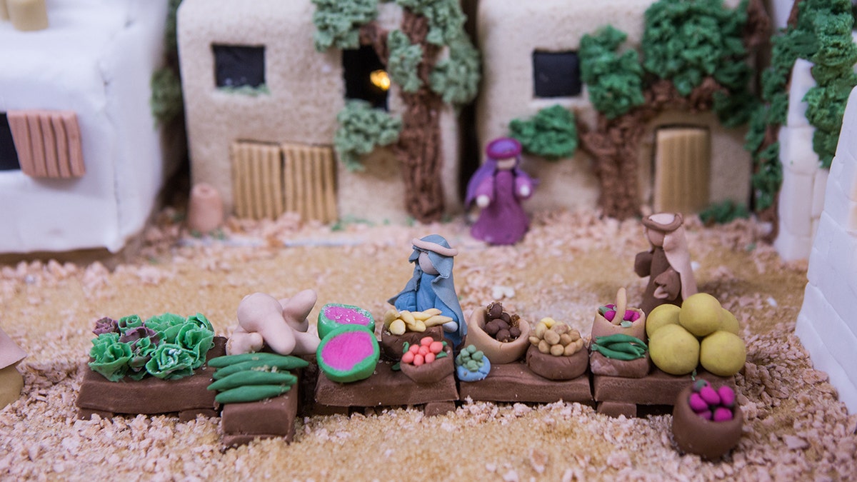 Nativity scene fruit cake 5 SWNS