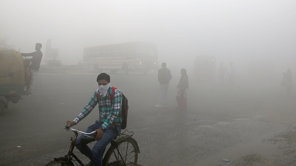f44b18fc-new delhi air pollution ap