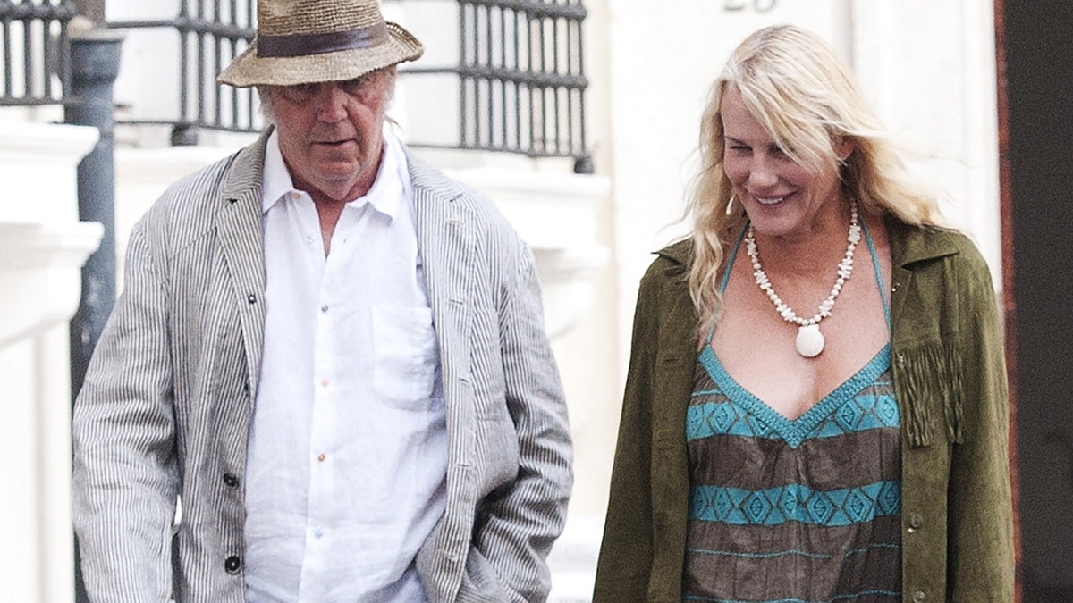 Daryl Hannah and Neil Young enjoy a romantic walk in Rome and stop at a restaurant for dinner on June 27, 2015.
