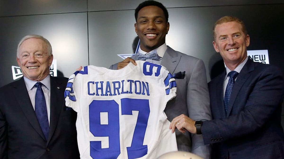 Cowboys rookie Taco Charlton gets deal from taco chain