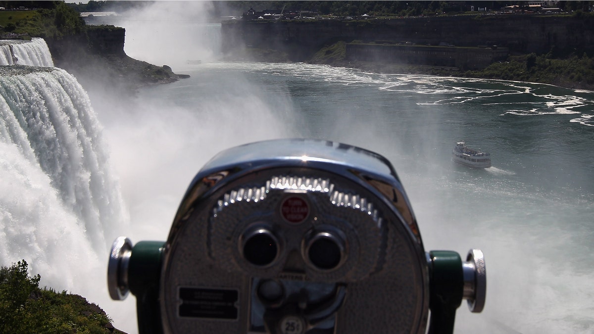 146400395JM004_AERIALIST_NI