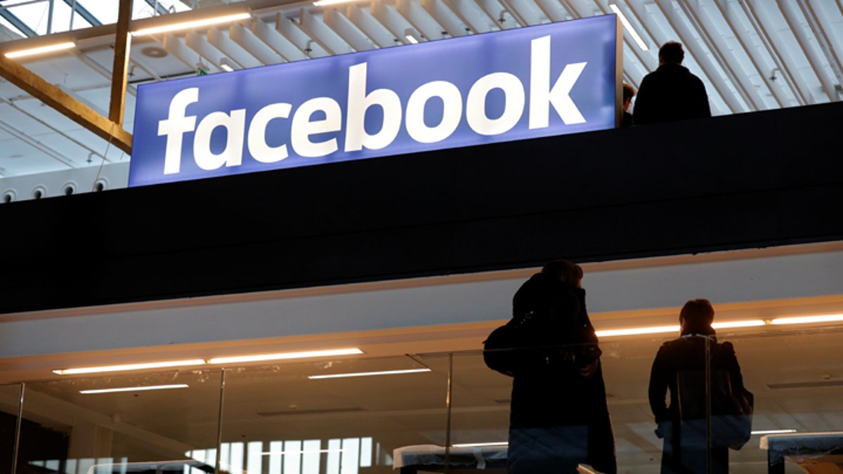 Facebook logo is seen  at a start-up companies gathering at Paris' Station F in Paris, France, January 17, 2017. REUTERS/Philippe Wojazer - RC1F2BC5E4F0