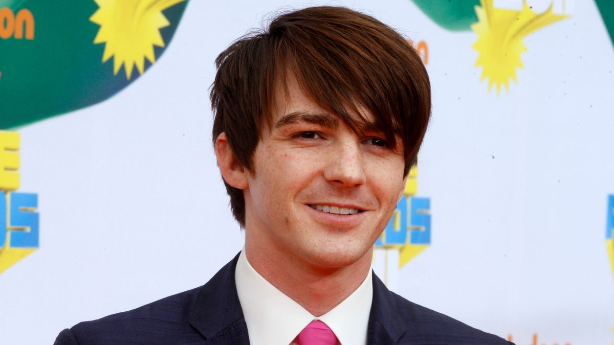 Actor Drake Bell poses at the 2011 Nickelodeon Kids Choice Awards in Los Angeles,California April 2, 2011.  REUTERS/Fred Prouser  (UNITED STATES - Tags: ENTERTAINMENT HEADSHOT) - RTR2KR87
