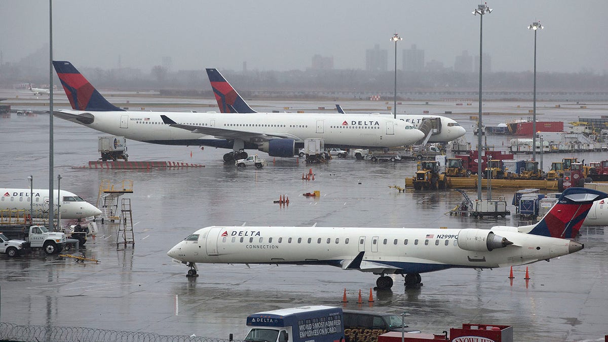 planes grounded