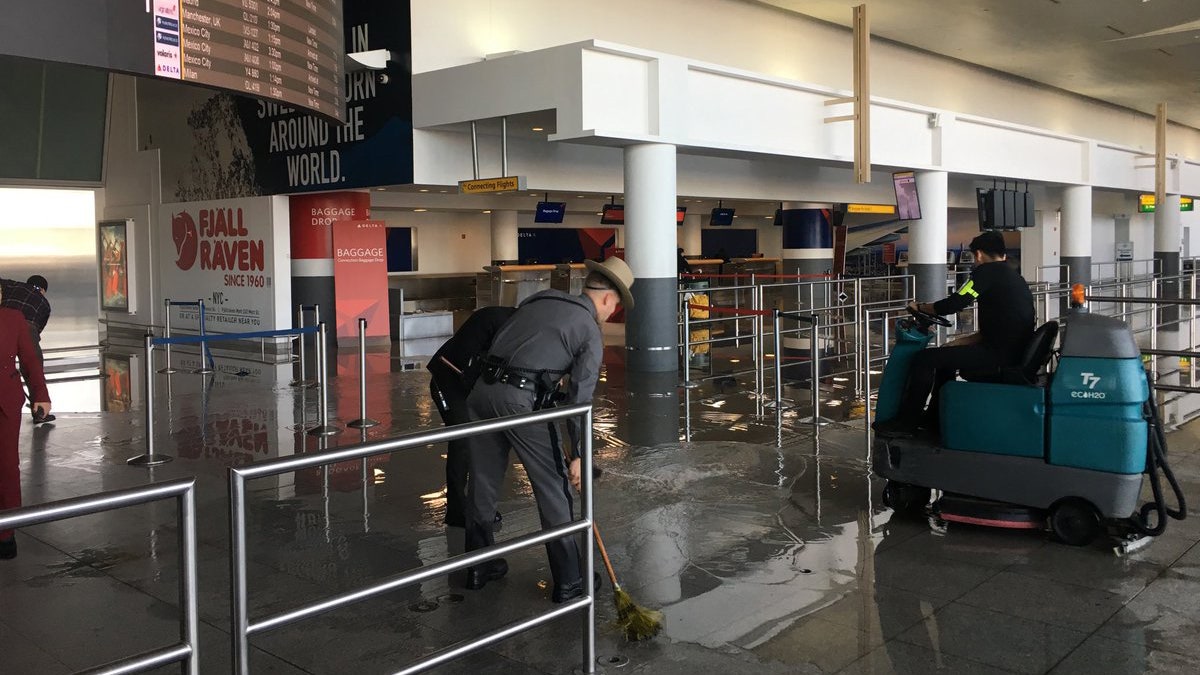 6ba22312-ny jfk water main break