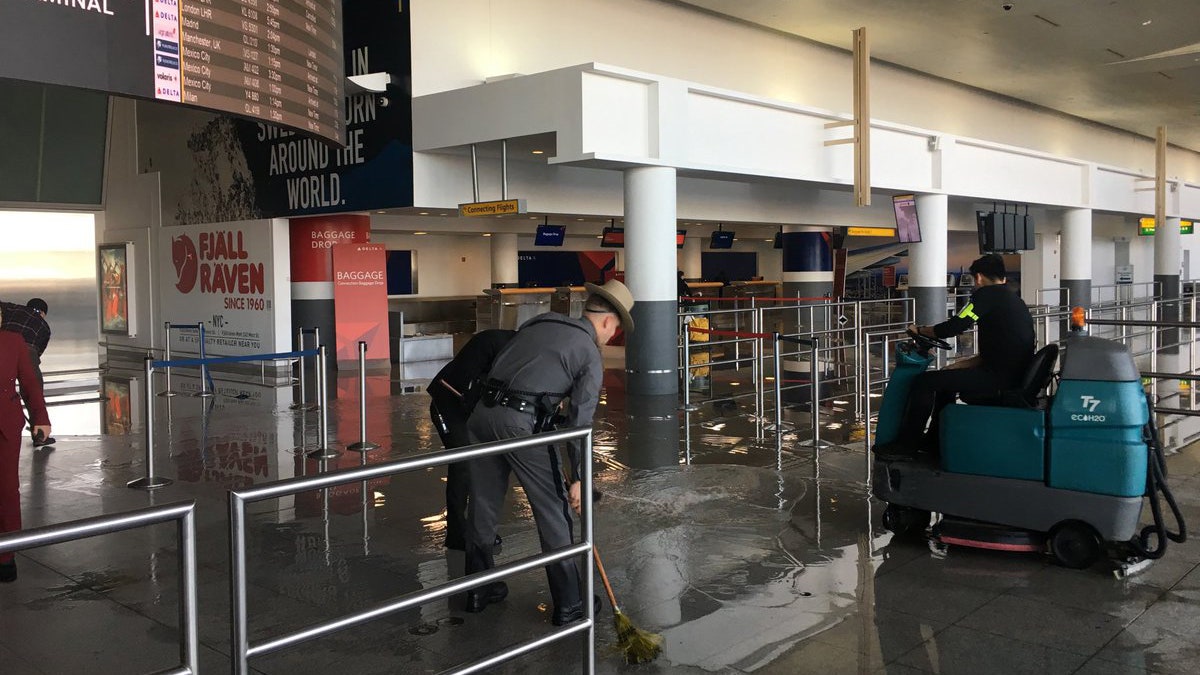6ba22312-ny jfk water main break
